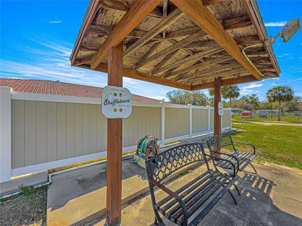 Active With Contract: $159,900 (2 beds, 2 baths, 946 Square Feet)