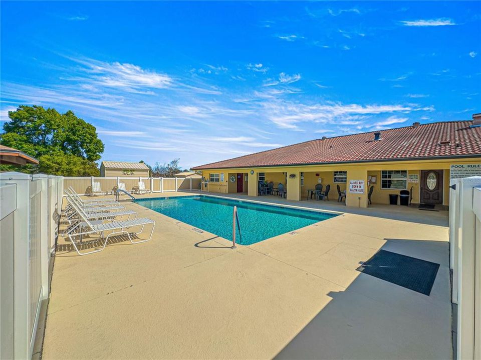 Active With Contract: $159,900 (2 beds, 2 baths, 946 Square Feet)