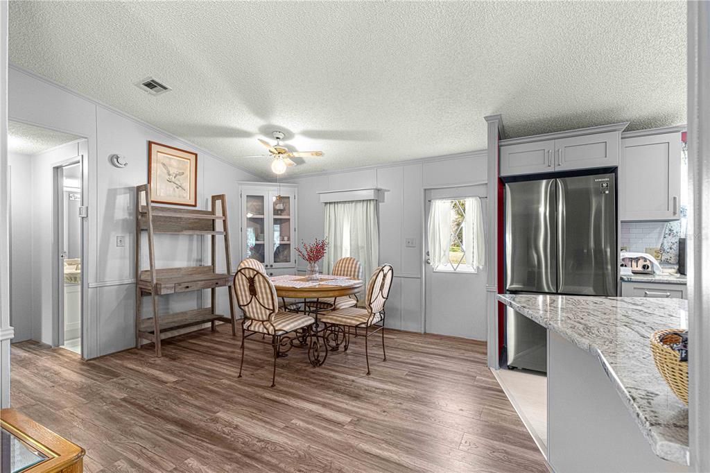 Active With Contract: $159,900 (2 beds, 2 baths, 946 Square Feet)