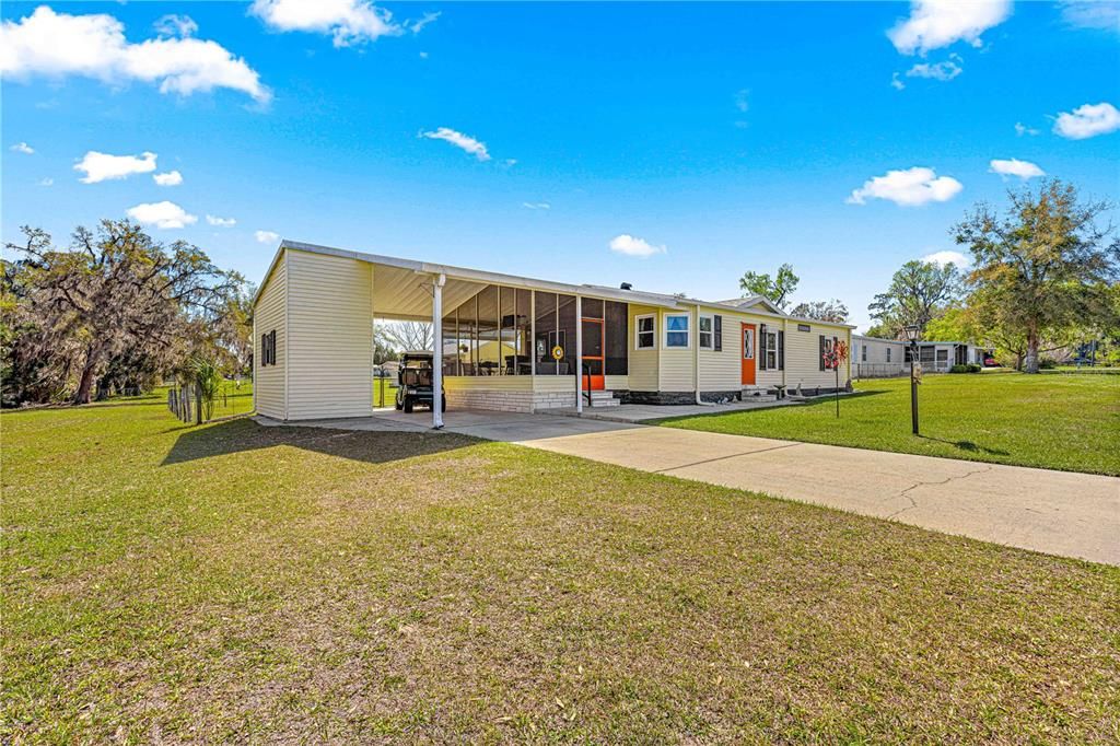 Active With Contract: $159,900 (2 beds, 2 baths, 946 Square Feet)