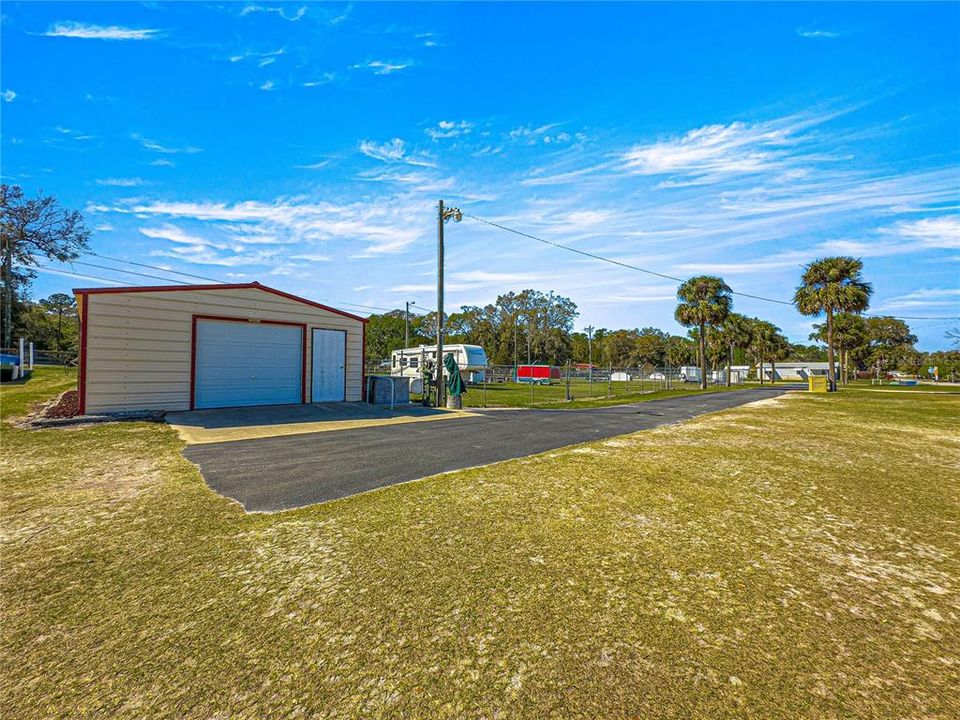 Active With Contract: $159,900 (2 beds, 2 baths, 946 Square Feet)