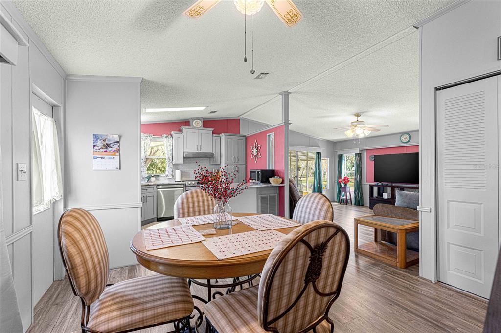 Active With Contract: $159,900 (2 beds, 2 baths, 946 Square Feet)