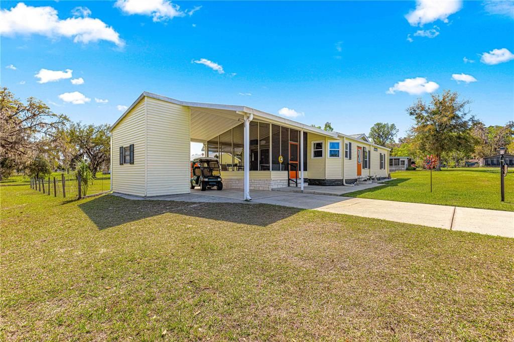 Active With Contract: $159,900 (2 beds, 2 baths, 946 Square Feet)