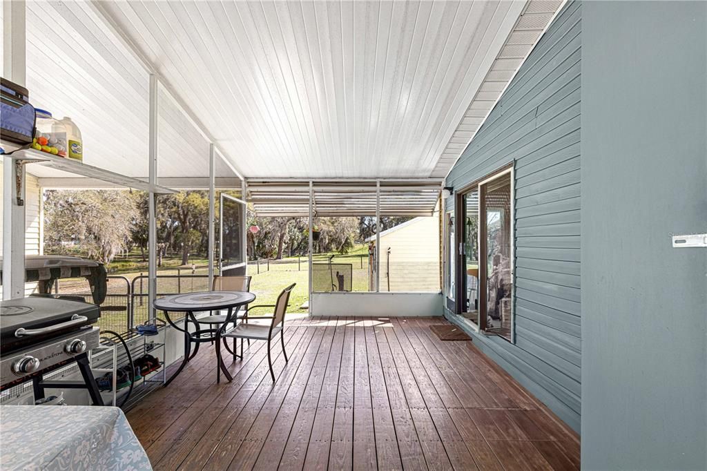 Active With Contract: $159,900 (2 beds, 2 baths, 946 Square Feet)