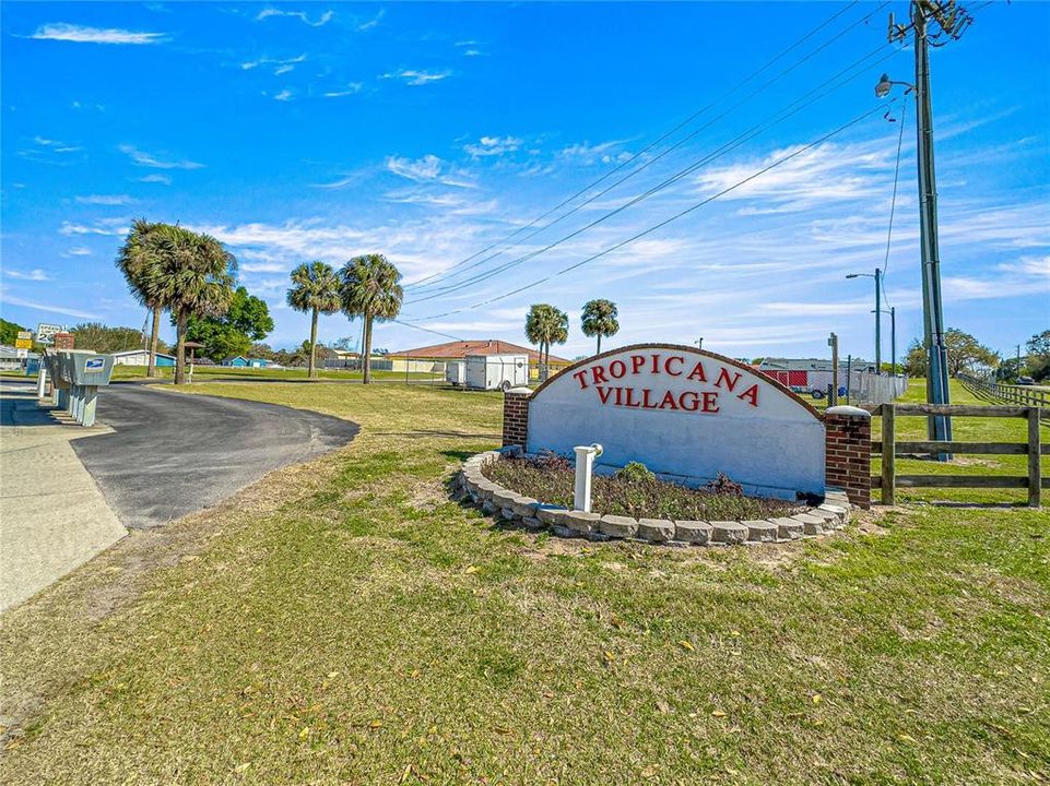 Active With Contract: $159,900 (2 beds, 2 baths, 946 Square Feet)