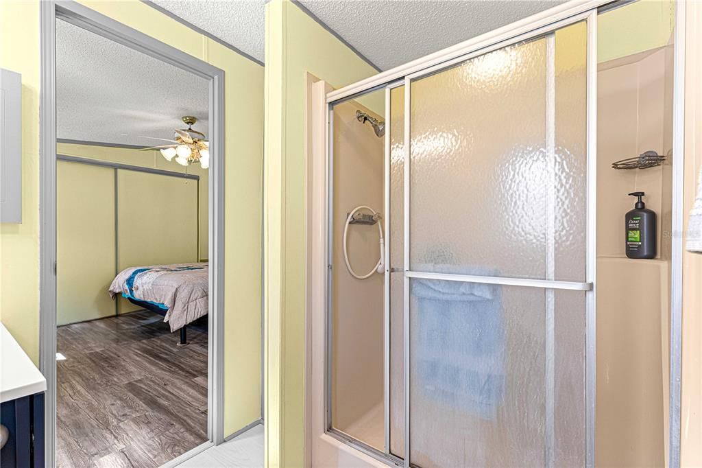 Active With Contract: $159,900 (2 beds, 2 baths, 946 Square Feet)