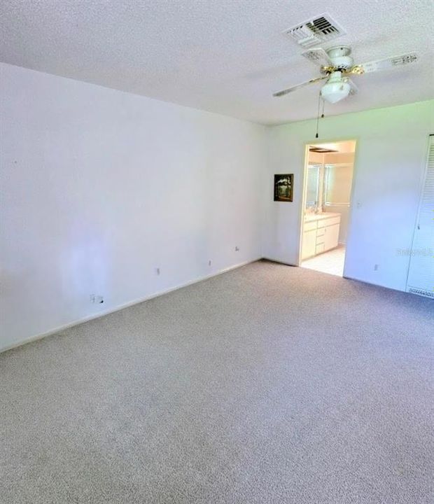 合同活跃: $165,000 (2 贝兹, 2 浴室, 1174 平方英尺)