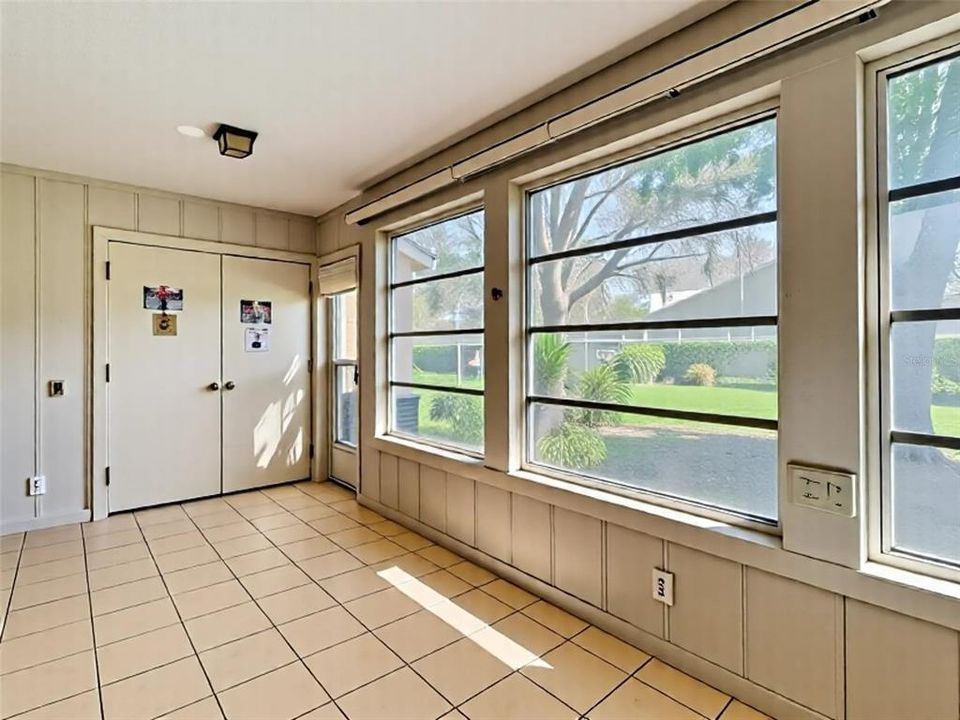 合同活跃: $165,000 (2 贝兹, 2 浴室, 1174 平方英尺)