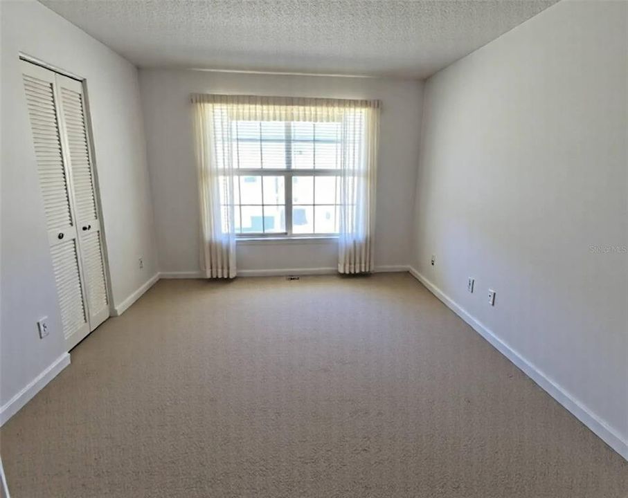 合同活跃: $165,000 (2 贝兹, 2 浴室, 1174 平方英尺)