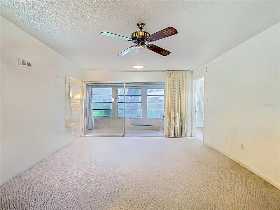 合同活跃: $165,000 (2 贝兹, 2 浴室, 1174 平方英尺)