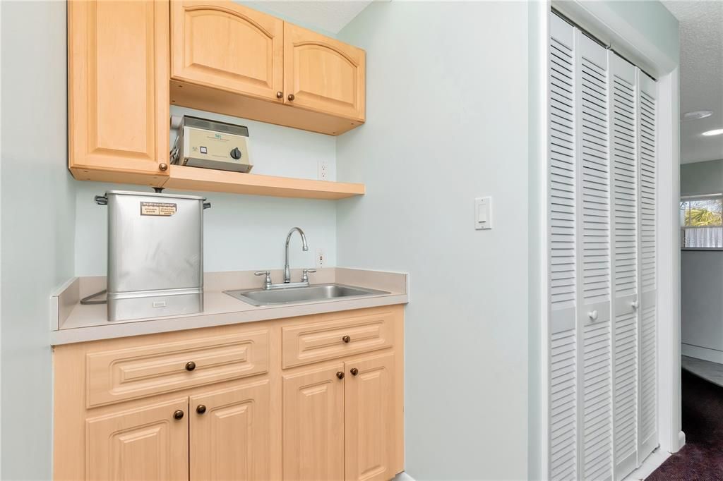 待售: $265,000 (0 贝兹, 0 浴室, 1106 平方英尺)