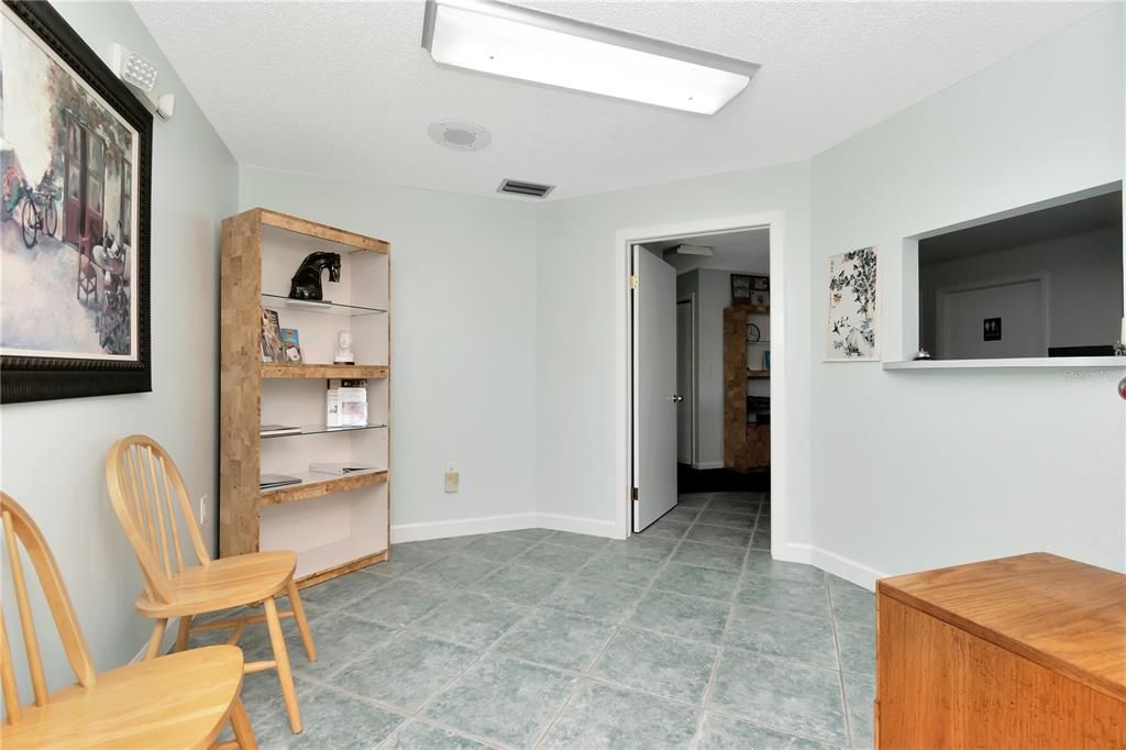 待售: $265,000 (0 贝兹, 0 浴室, 1106 平方英尺)