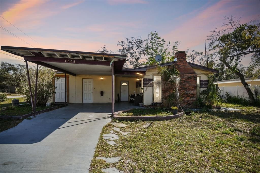 Activo con contrato: $410,000 (3 camas, 1 baños, 1418 Pies cuadrados)