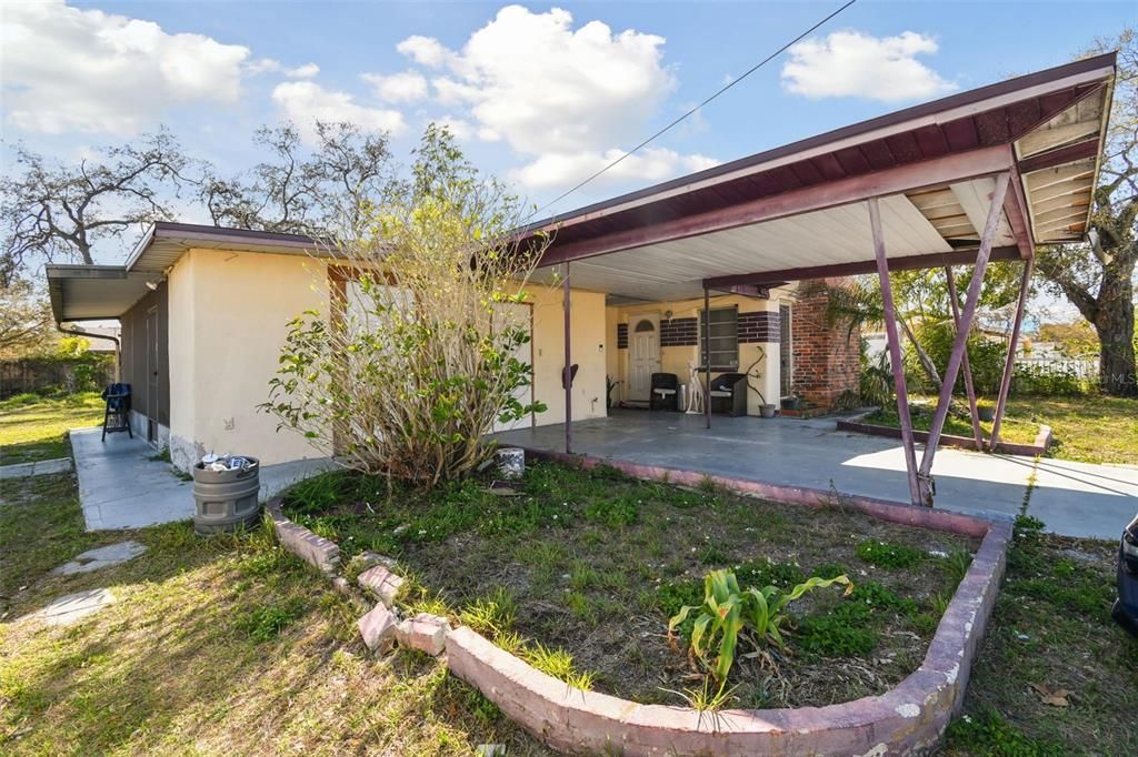 Activo con contrato: $410,000 (3 camas, 1 baños, 1418 Pies cuadrados)