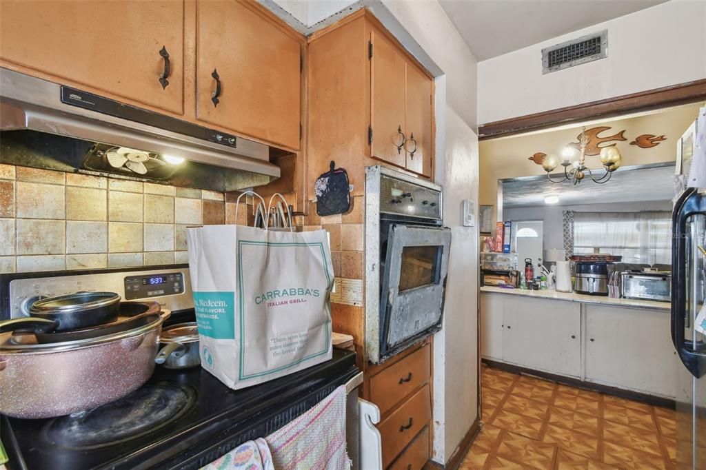 Activo con contrato: $410,000 (3 camas, 1 baños, 1418 Pies cuadrados)