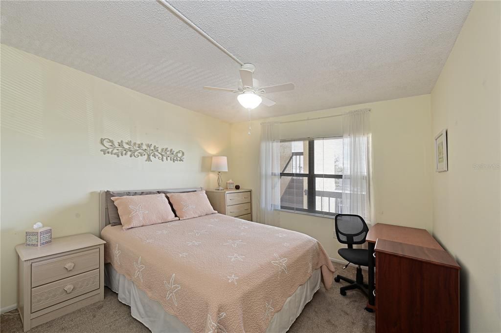 合同活跃: $130,000 (2 贝兹, 2 浴室, 1144 平方英尺)