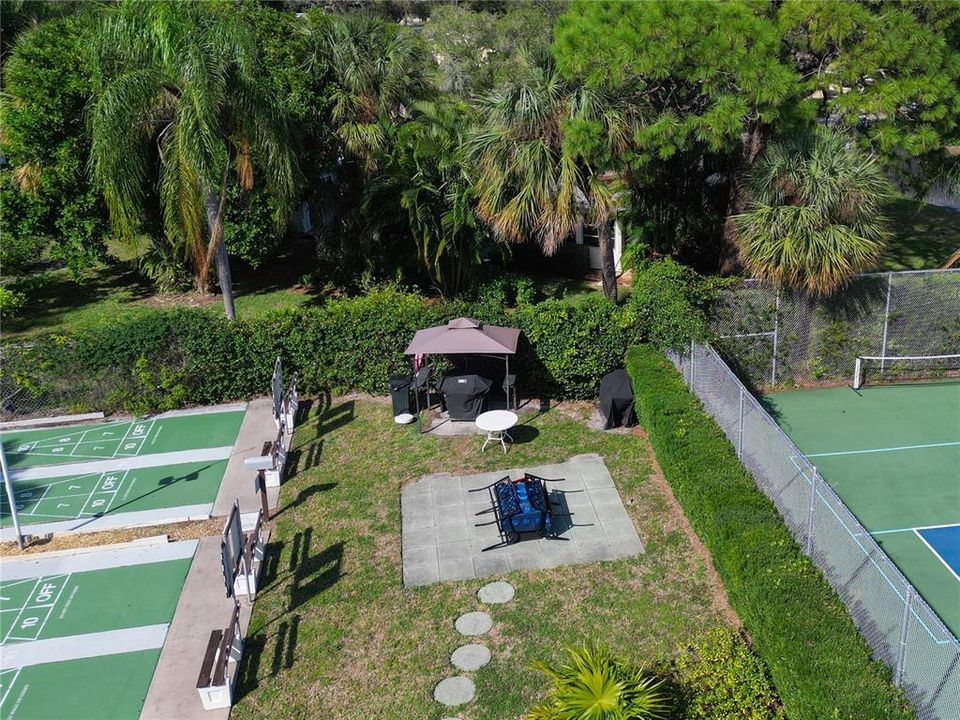 合同活跃: $130,000 (2 贝兹, 2 浴室, 1144 平方英尺)