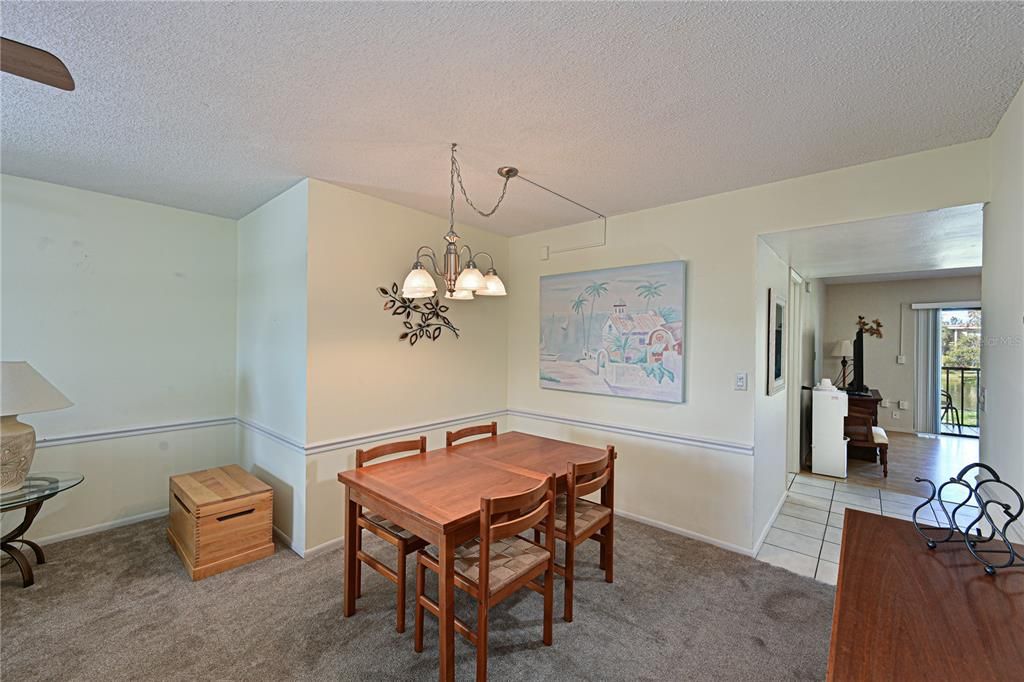 合同活跃: $130,000 (2 贝兹, 2 浴室, 1144 平方英尺)