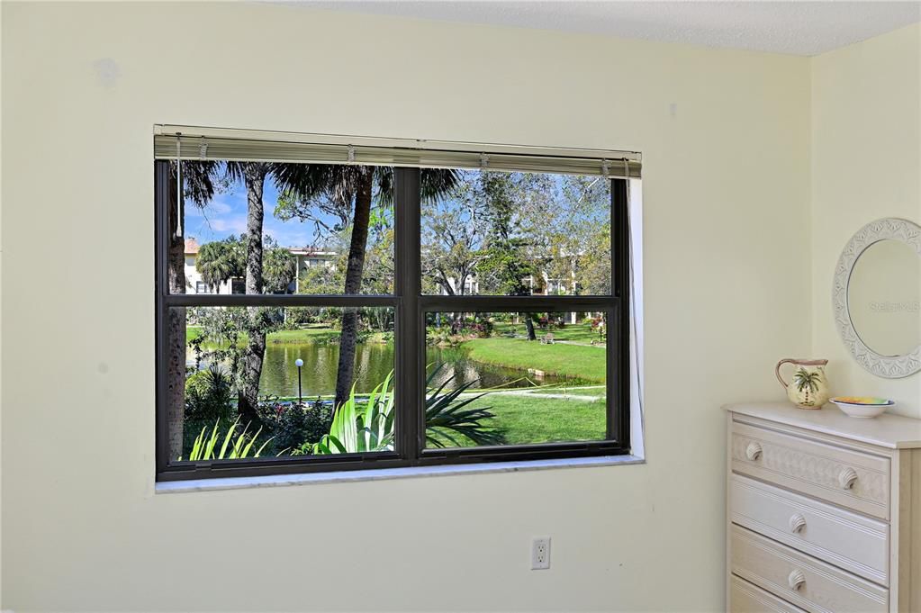 合同活跃: $130,000 (2 贝兹, 2 浴室, 1144 平方英尺)