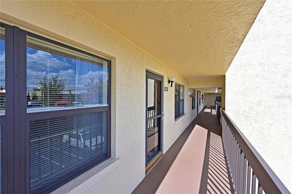 合同活跃: $130,000 (2 贝兹, 2 浴室, 1144 平方英尺)