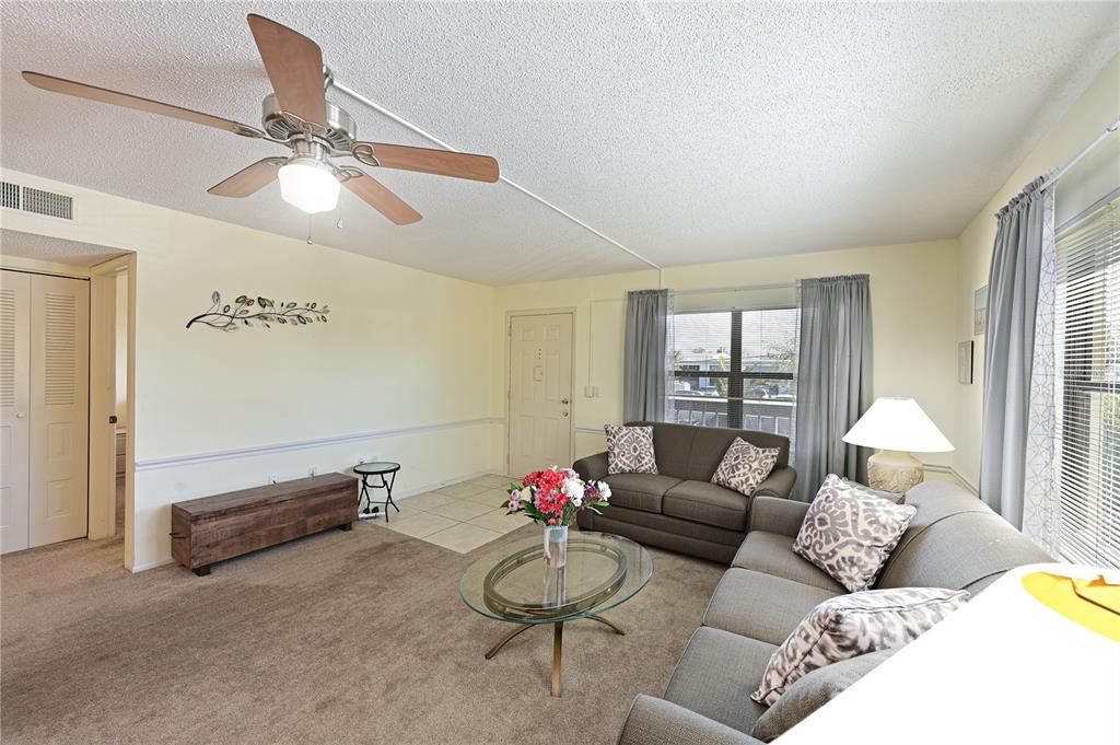 合同活跃: $130,000 (2 贝兹, 2 浴室, 1144 平方英尺)