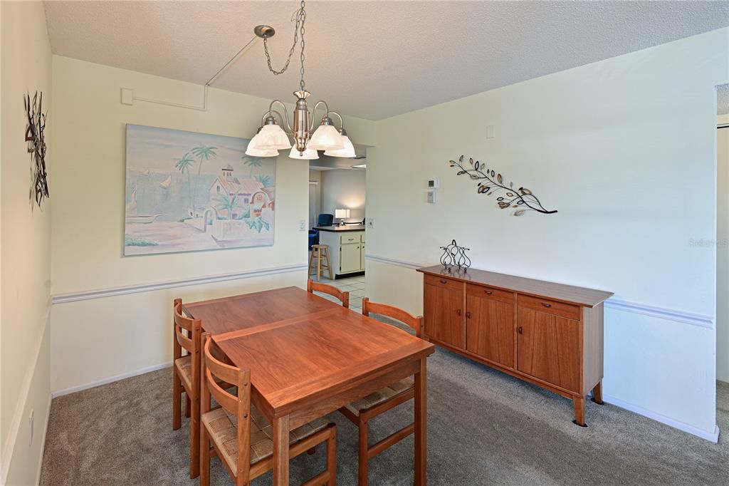 合同活跃: $130,000 (2 贝兹, 2 浴室, 1144 平方英尺)