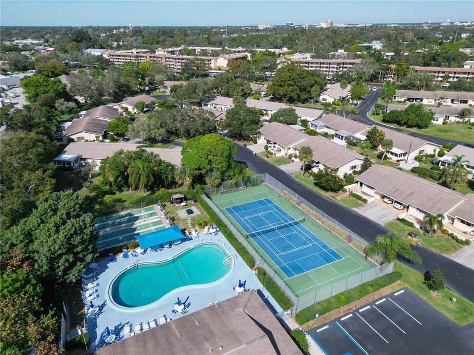 合同活跃: $130,000 (2 贝兹, 2 浴室, 1144 平方英尺)