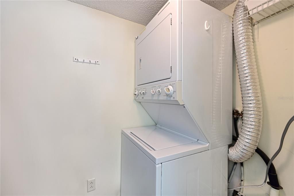 合同活跃: $130,000 (2 贝兹, 2 浴室, 1144 平方英尺)