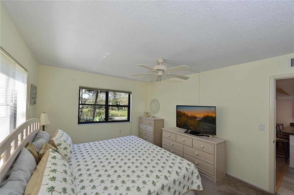 合同活跃: $130,000 (2 贝兹, 2 浴室, 1144 平方英尺)