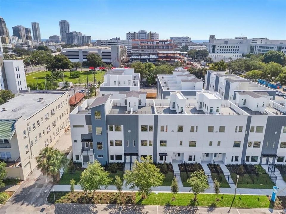 Vendido Recientemente: $864,000 (3 camas, 3 baños, 2105 Pies cuadrados)