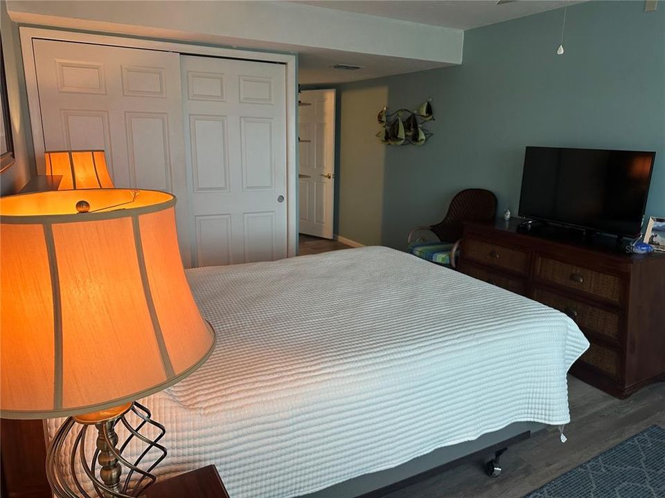 В аренду: $4,000 (1 спален, 1 ванн, 811 Квадратных фут)