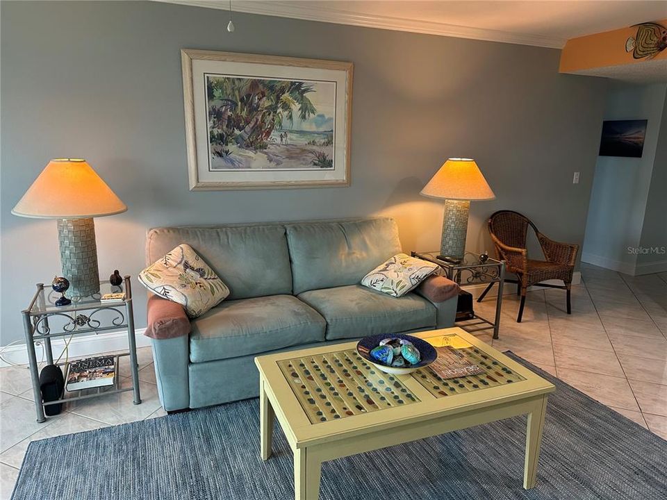 В аренду: $4,000 (1 спален, 1 ванн, 811 Квадратных фут)