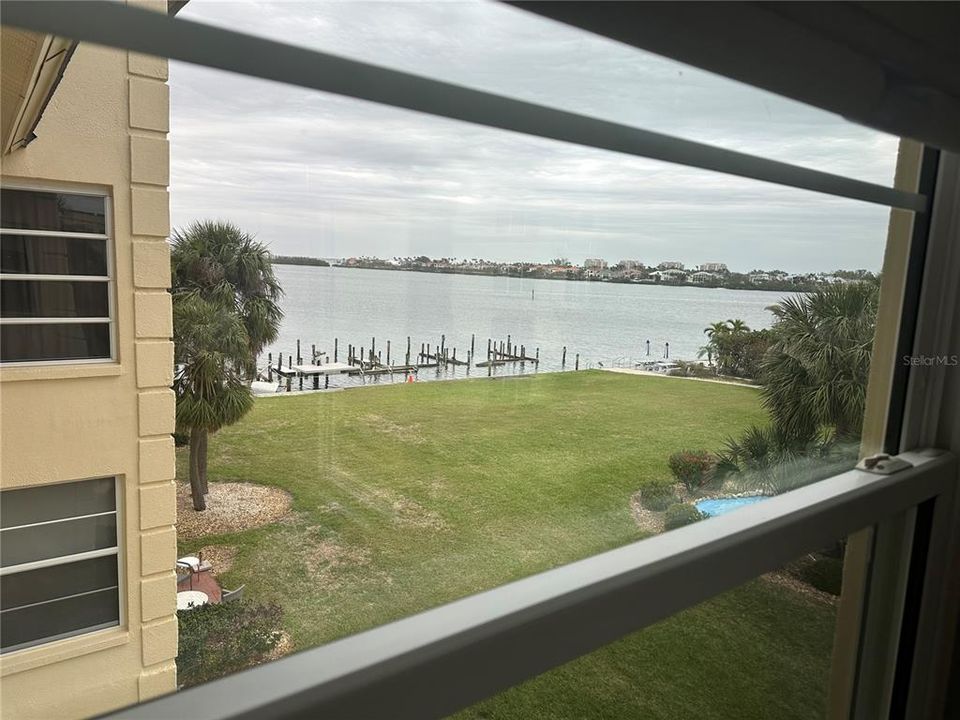 В аренду: $4,000 (1 спален, 1 ванн, 811 Квадратных фут)