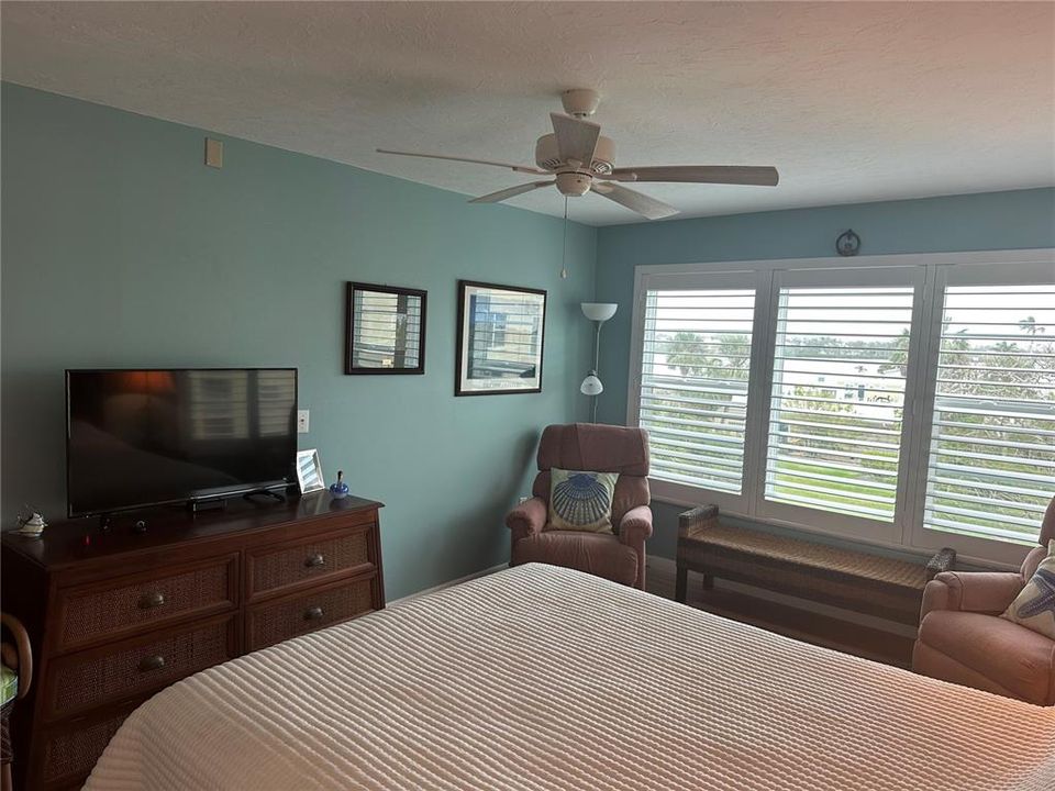 В аренду: $4,000 (1 спален, 1 ванн, 811 Квадратных фут)