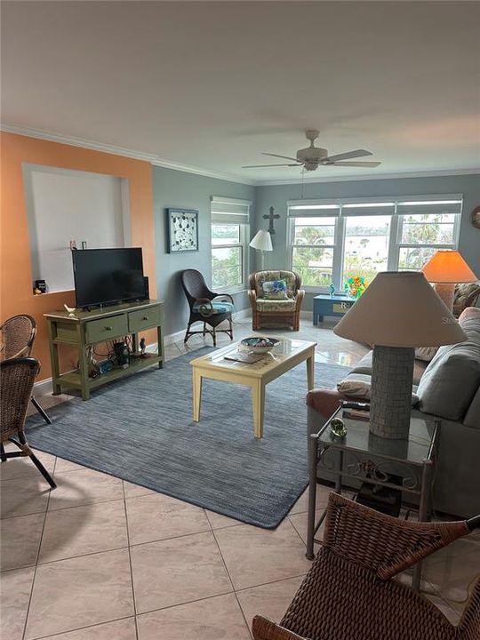 В аренду: $4,000 (1 спален, 1 ванн, 811 Квадратных фут)