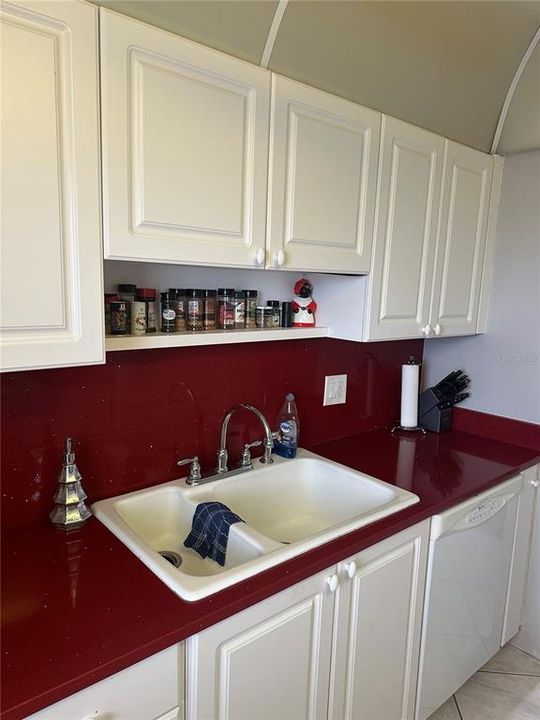 В аренду: $4,000 (1 спален, 1 ванн, 811 Квадратных фут)