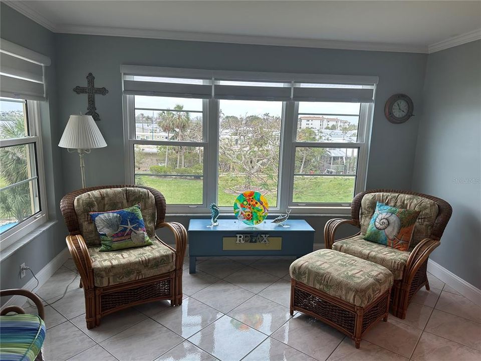 В аренду: $4,000 (1 спален, 1 ванн, 811 Квадратных фут)