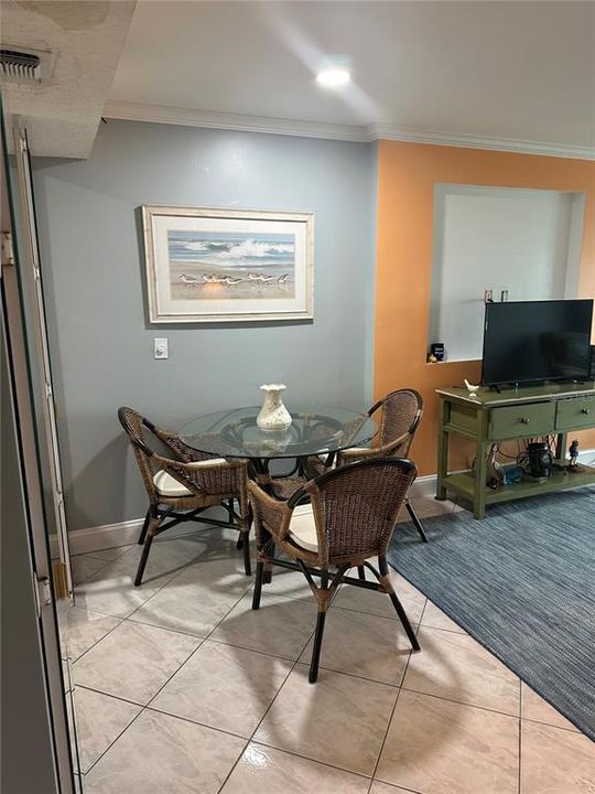 В аренду: $4,000 (1 спален, 1 ванн, 811 Квадратных фут)