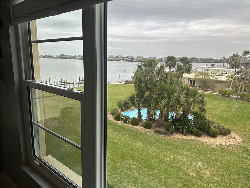 В аренду: $4,000 (1 спален, 1 ванн, 811 Квадратных фут)