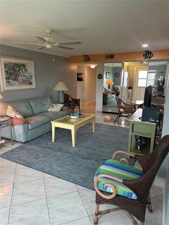 В аренду: $4,000 (1 спален, 1 ванн, 811 Квадратных фут)