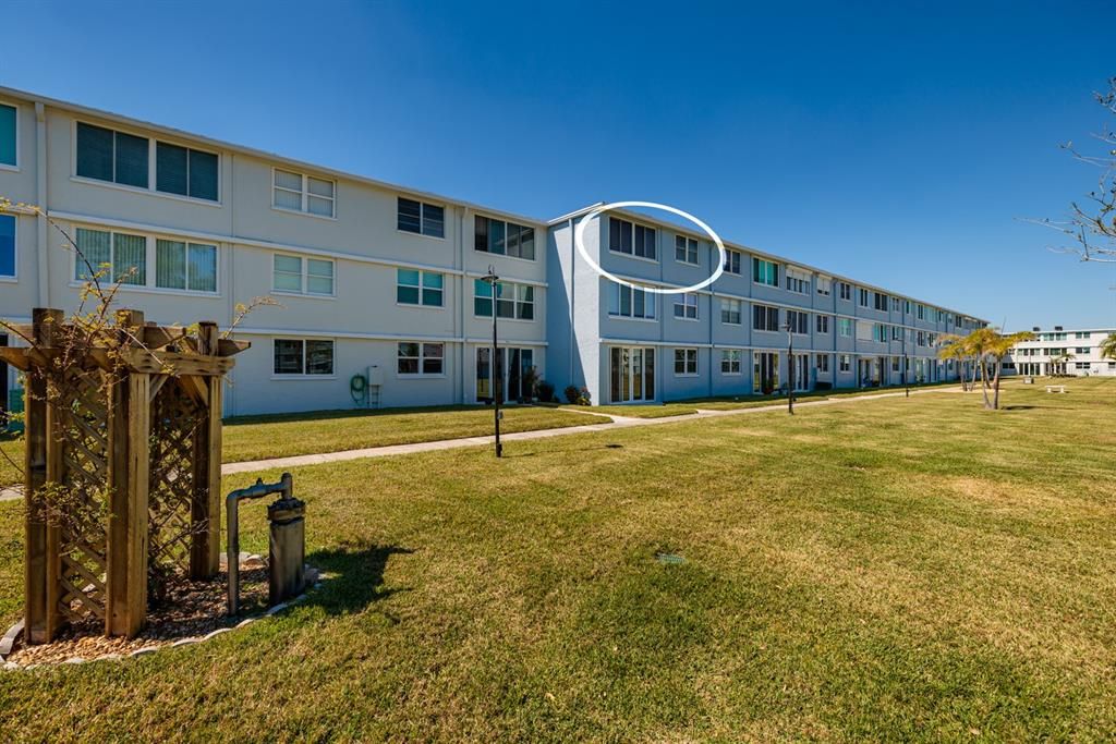 合同活跃: $149,900 (2 贝兹, 2 浴室, 1035 平方英尺)