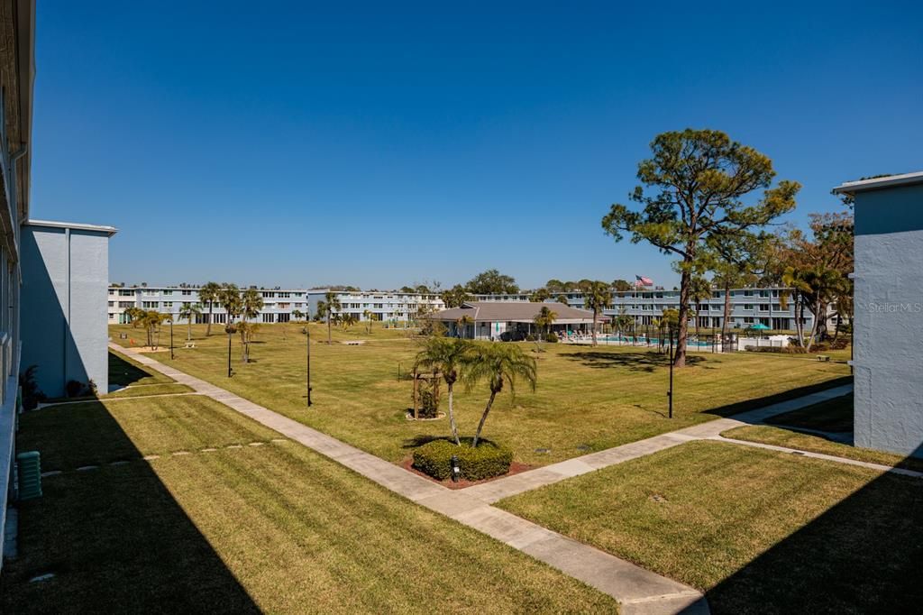 合同活跃: $149,900 (2 贝兹, 2 浴室, 1035 平方英尺)