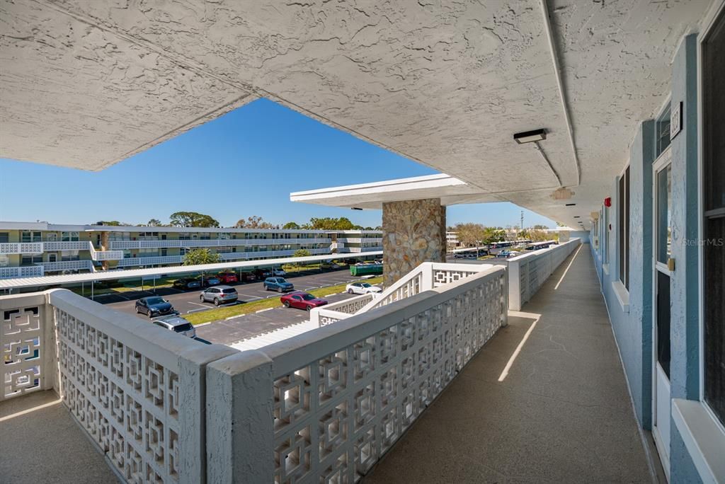 合同活跃: $149,900 (2 贝兹, 2 浴室, 1035 平方英尺)