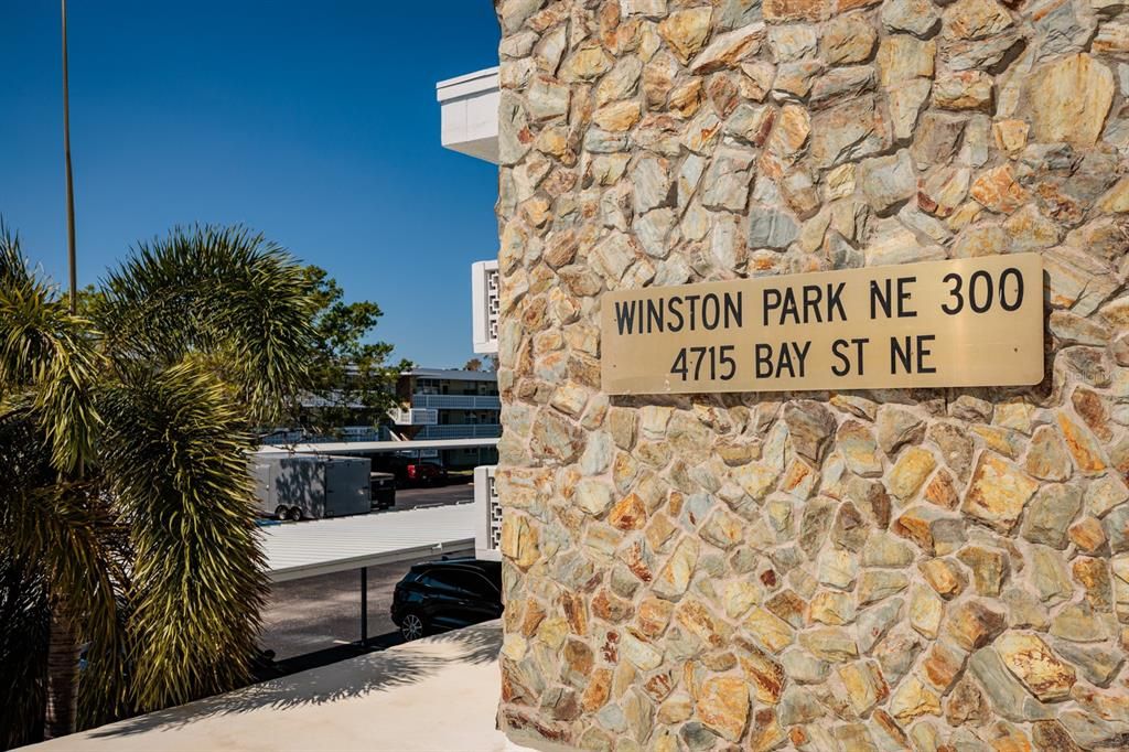 合同活跃: $149,900 (2 贝兹, 2 浴室, 1035 平方英尺)