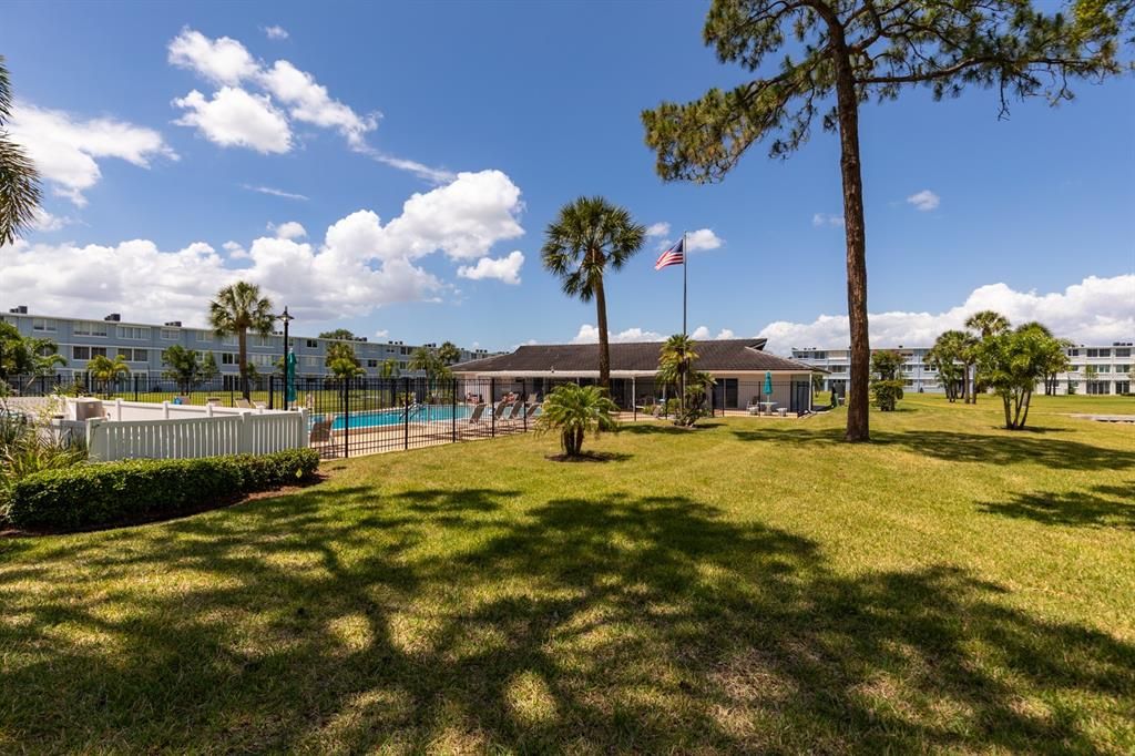 合同活跃: $149,900 (2 贝兹, 2 浴室, 1035 平方英尺)