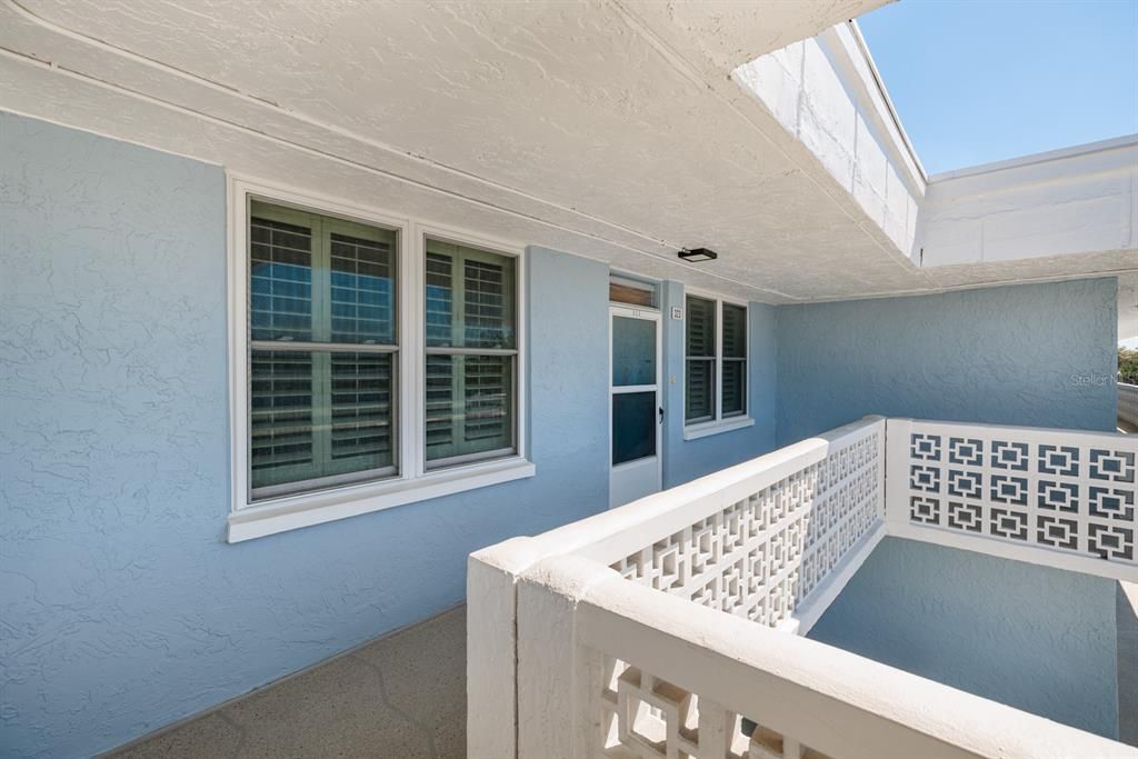 合同活跃: $149,900 (2 贝兹, 2 浴室, 1035 平方英尺)