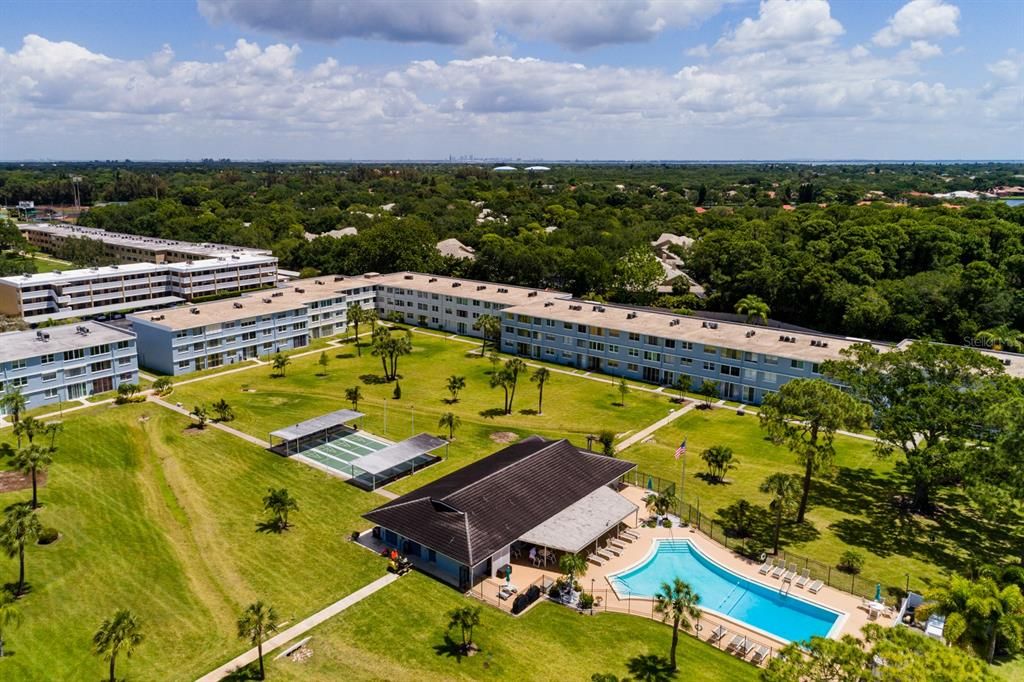 合同活跃: $149,900 (2 贝兹, 2 浴室, 1035 平方英尺)