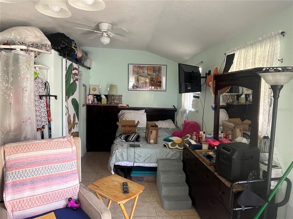 For Sale: $150,000 (3 beds, 1 baths, 520 Square Feet)