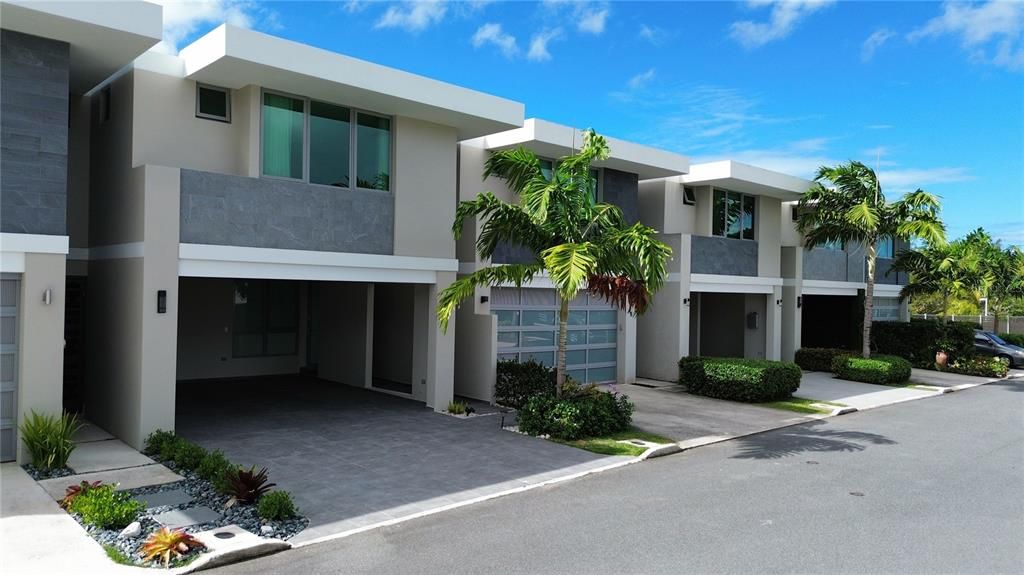 Recently Rented: $4,200 (3 beds, 2 baths, 2067 Square Feet)