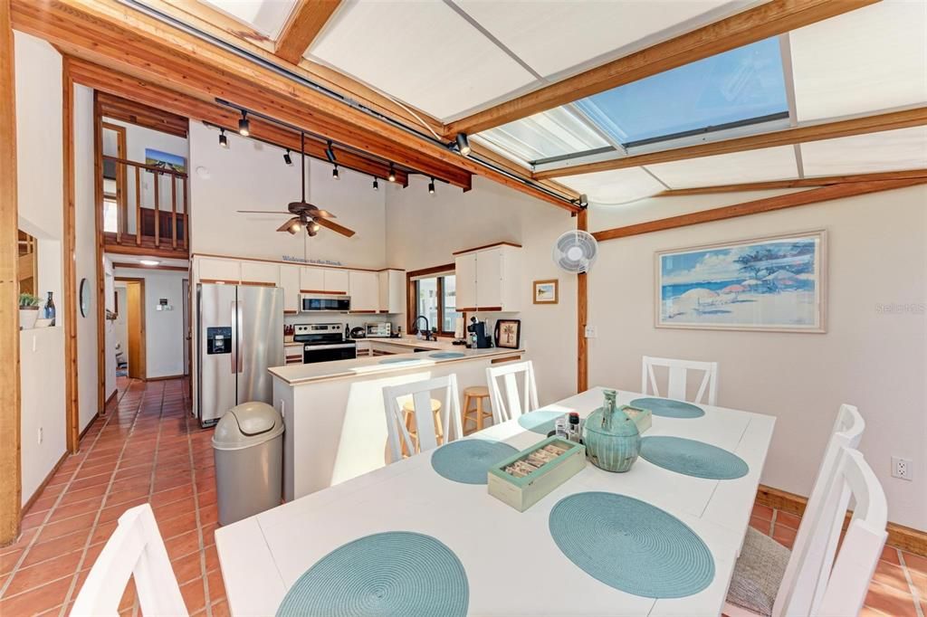 На продажу: $2,995,000 (3 спален, 2 ванн, 1671 Квадратных фут)